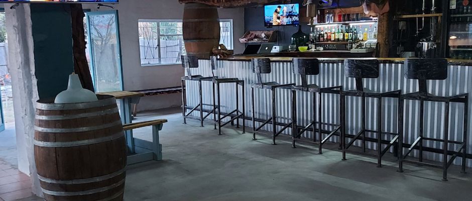Bosvarkie bar view inside